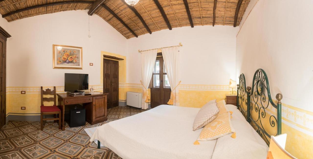 Hotel Anticos Palathos Орозей Екстер'єр фото